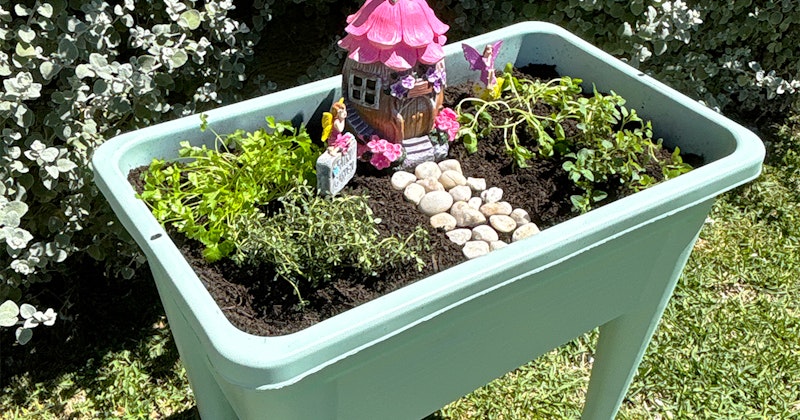 How to paint an outdoor planter box